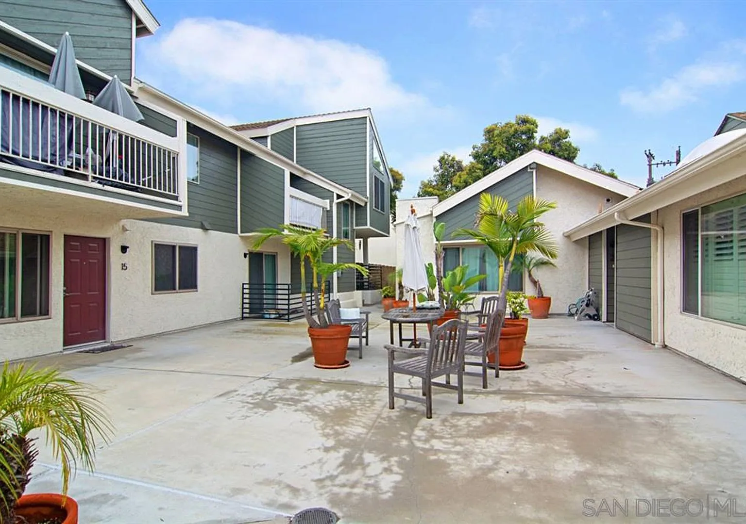 Spacious 2 Bedroom Townhome In Point Loma — Photo 2