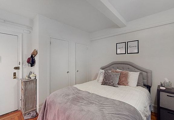 5th image of 50 W 72nd St APT 507