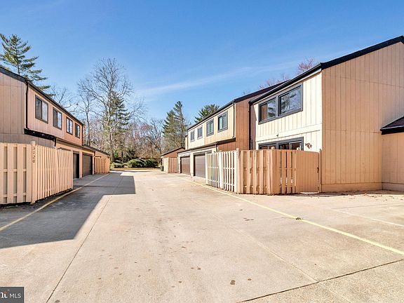 4th image of 3102 Babashaw Ct