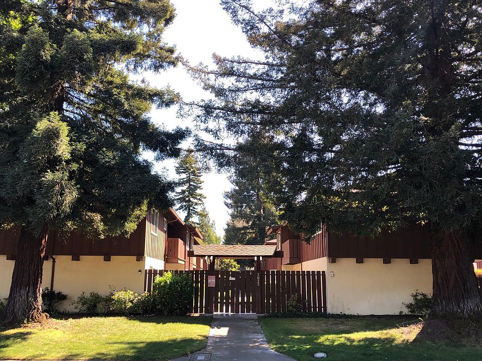 2035 entrance