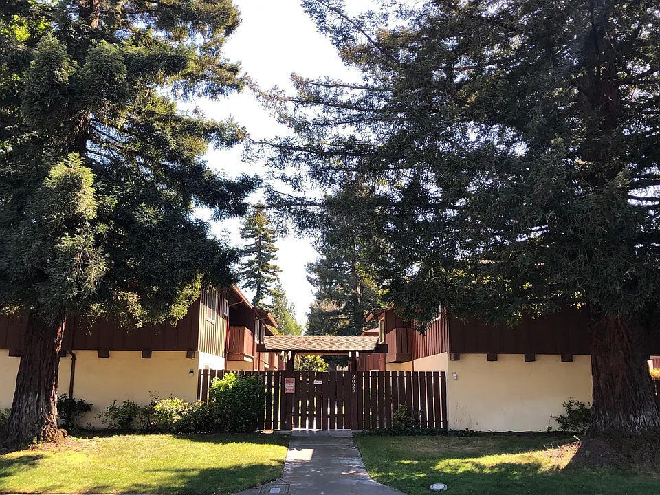 2035 entrance