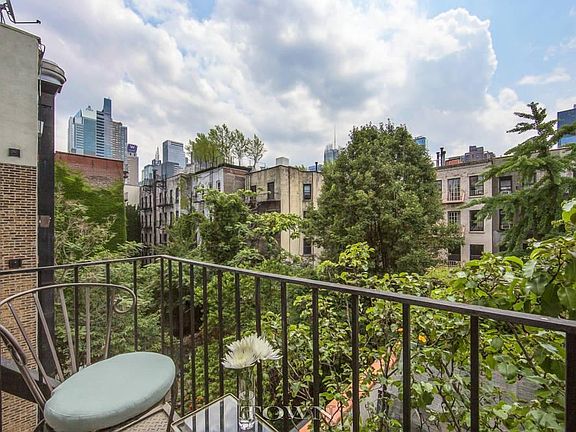 4th image of 424 W 49th St APT 4B