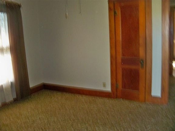 4th image of 403 C Ave