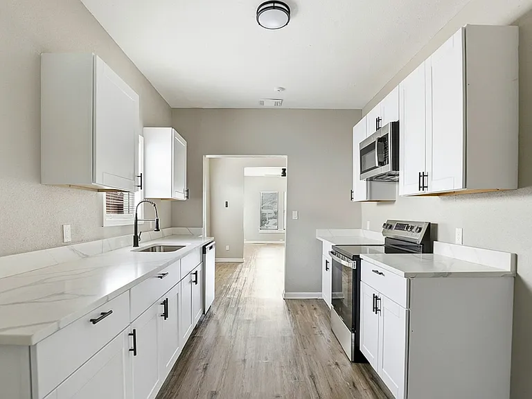 1230 Hammond Ave — Photo 11
