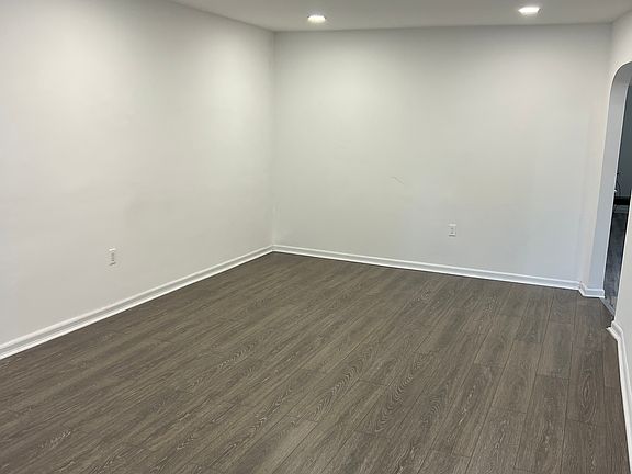2nd image of 253-21 85th Rd Floor 2