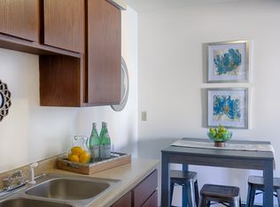 320 Blake Rd N #C9F0ED231, Hopkins, MN 55343