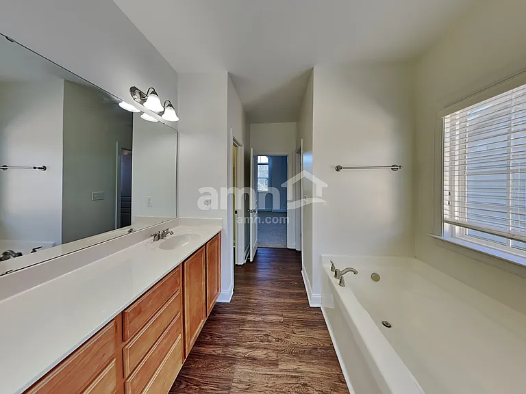 3041 Scottcrest Way — Photo 13