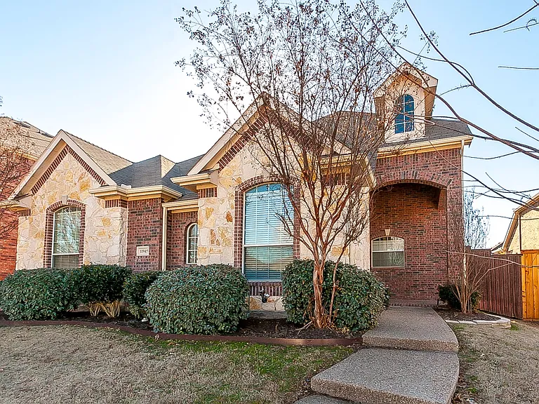 11945 Henderson Dr — Photo 1