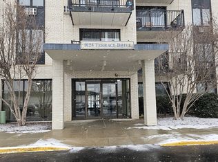 9128 W Terrace Dr APT 1C, Niles, IL 60714
