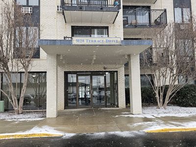 9128 W Terrace Dr APT 1C, Niles, IL, 60714