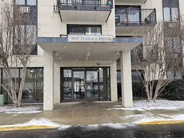 9128 W Terrace Dr APT 1C, Niles, IL 60714