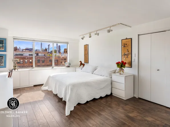 11 East 86th Street image 3 of 8