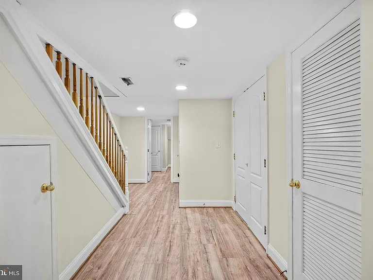 514 N Milton Ave — Photo 30