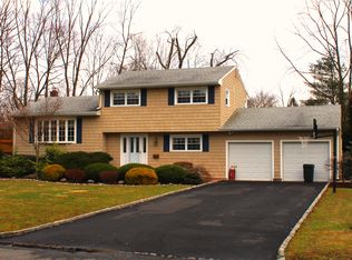 262 River Bend Rd, Berkeley Heights, NJ 07922