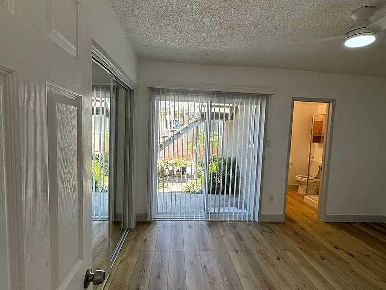 3720 Emerald St — Photo 50