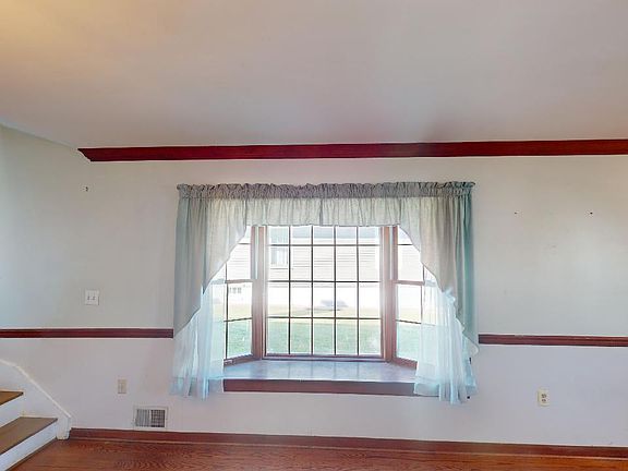 4th image of 465 Barnes St #463