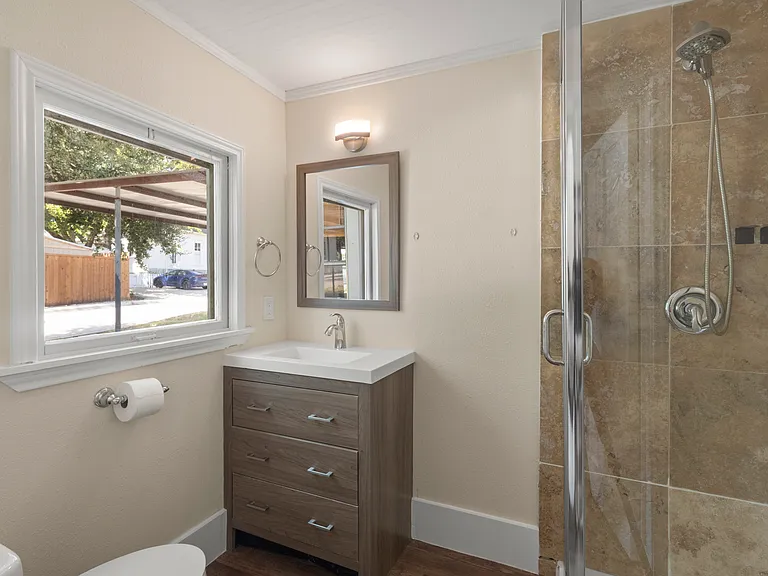 408 S College St — Photo 15