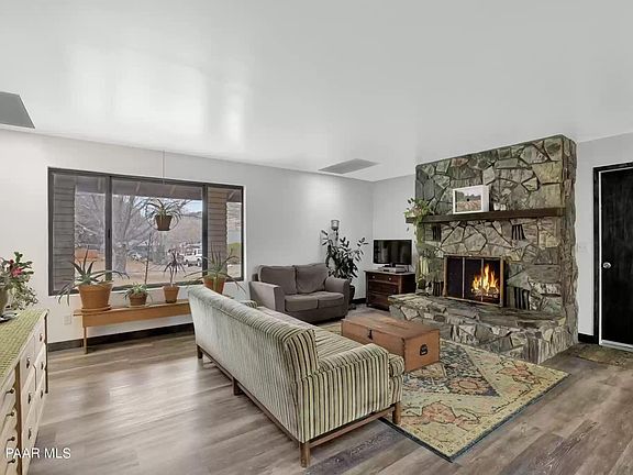 2nd image of 3013 Pleasant Valley Cir