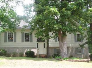 12701 Lakeland Hills Dr, Northport, AL 35475