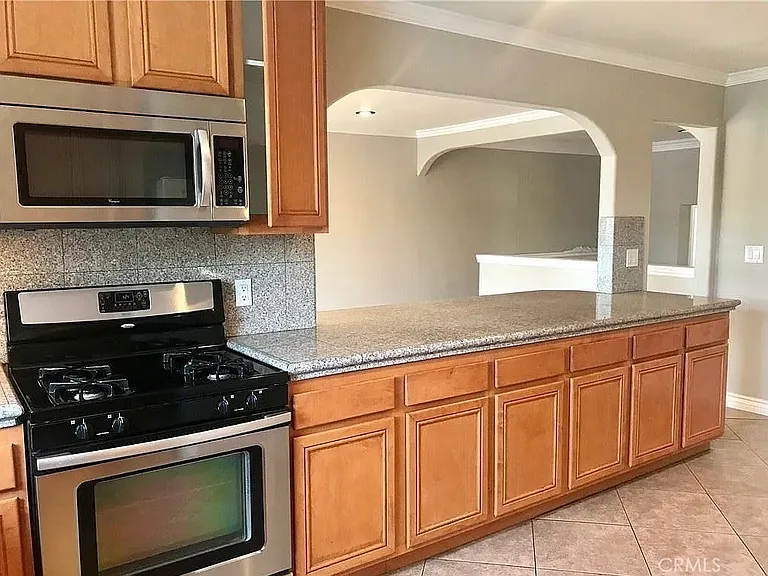 1049 Evergreen Ct — Photo 14