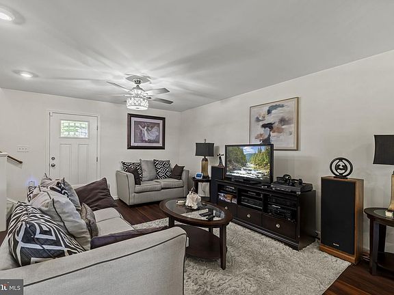 5th image of 802 Rennard Ln