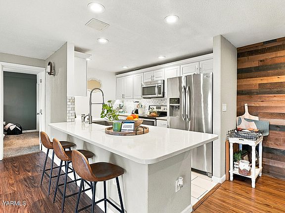 5th image of 121 Garden Dr