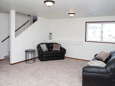 1099 Highland Ln W — Photo 18