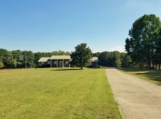 2038 Abiff Rd, Burns, TN 37029
