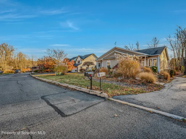 4013-4015 Pond View Dr, Clarks Summit, PA 18411