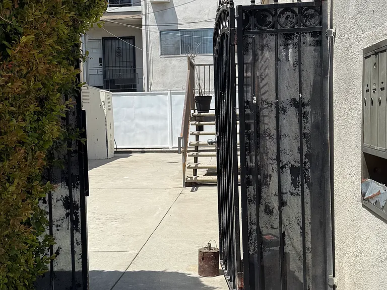 7717A Romaine St — Photo 2