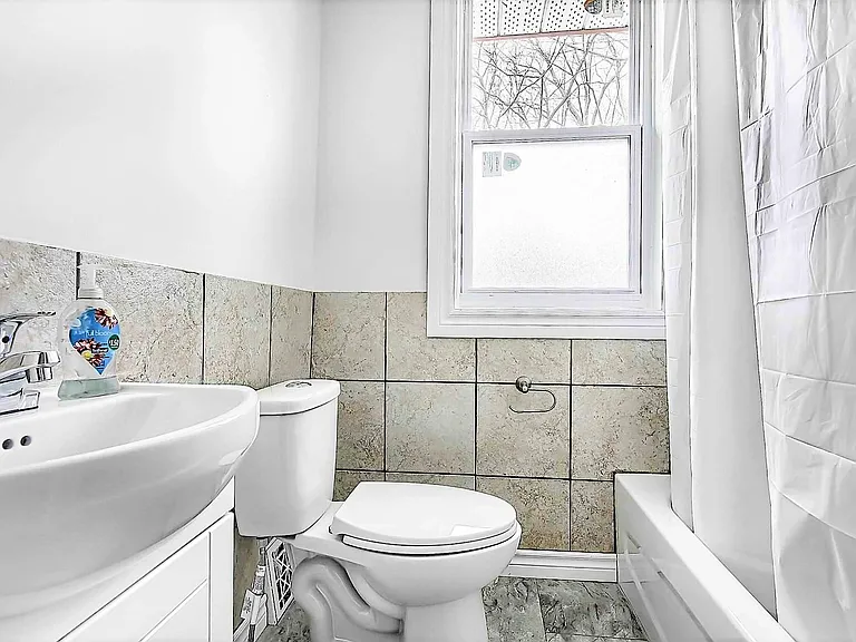 358 Gill St #UPPER — Photo 12