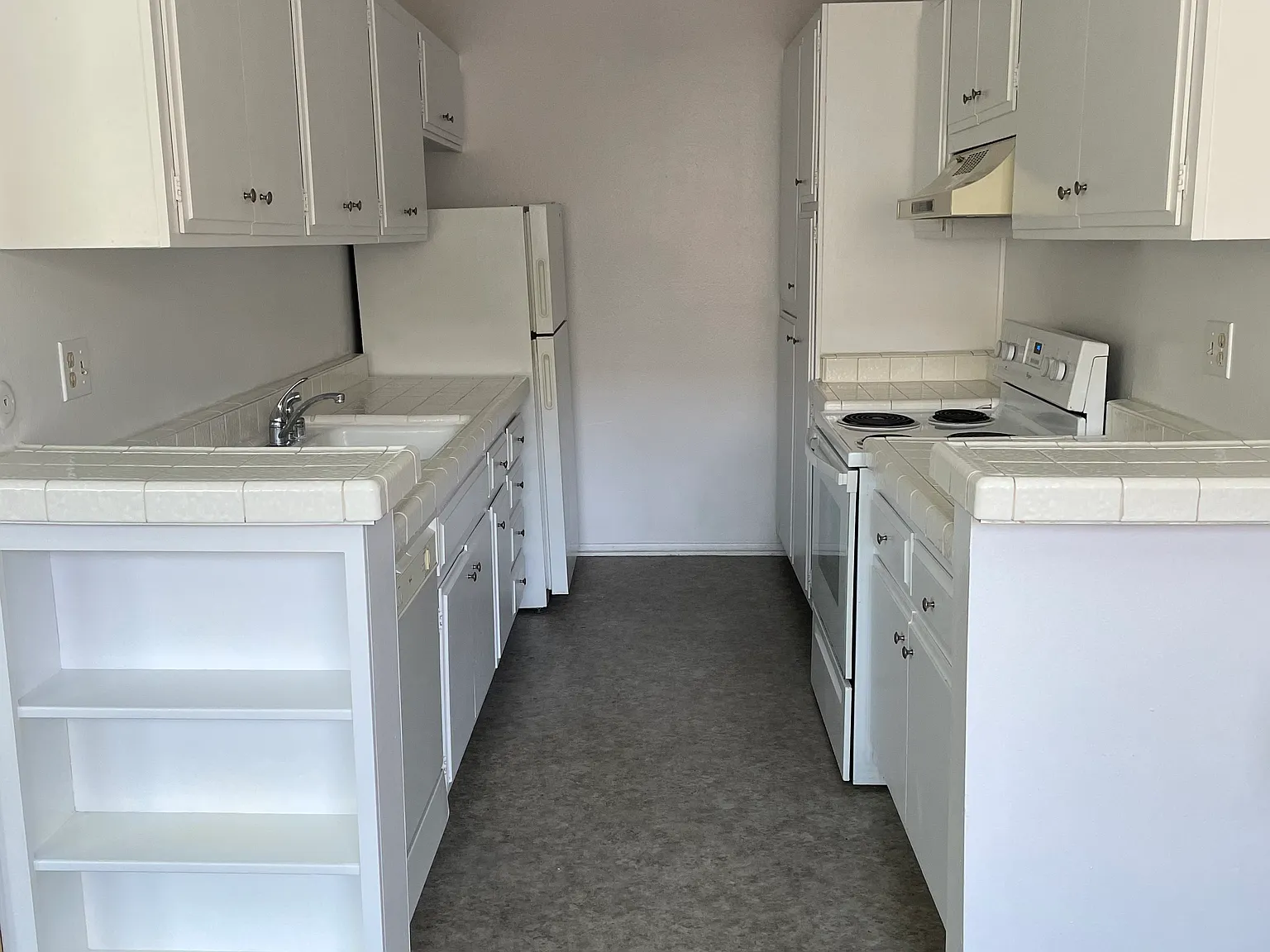 5414 Newcastle Ave — Photo 4