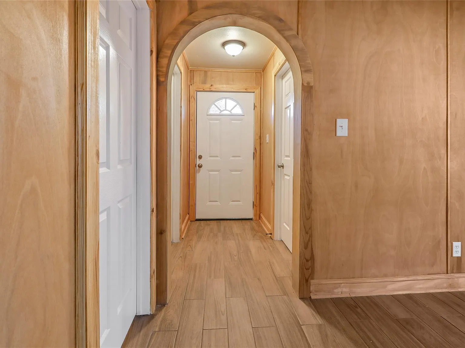 4 bed, 2.0 bath, 952 sqft, $1,699 — Photo 4