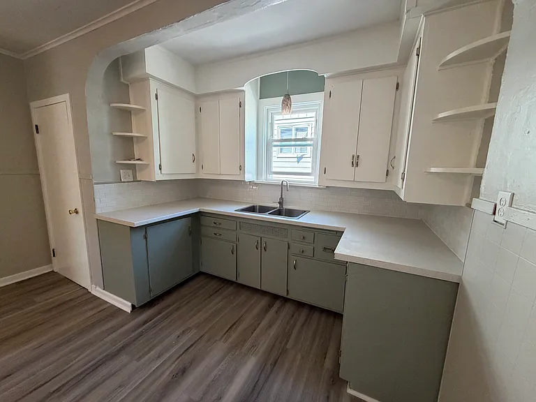 71 Sawyer Ave — Photo 3