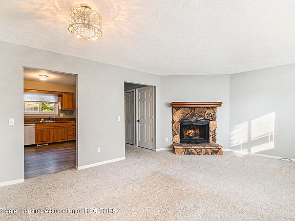 4th image of 925 Brookside Dr APT 121