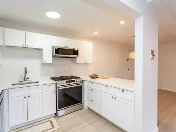 173 Highland St APT 103, Taunton, MA 02780