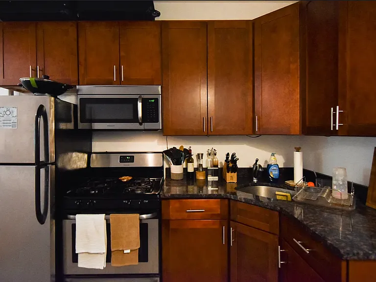 255 N 8th St #2L — Photo 10