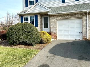 1 Hawthorn Dr #1H, Edison, NJ 08820