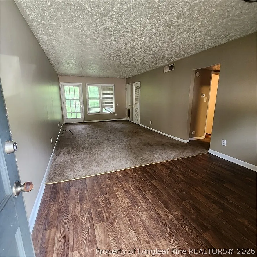 3 bed, 1.5 bath, 750 sqft, $1,000 — Photo 1