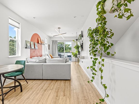 3rd floor - living area