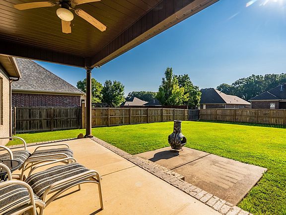 3rd image of 1120 Calloway Dr