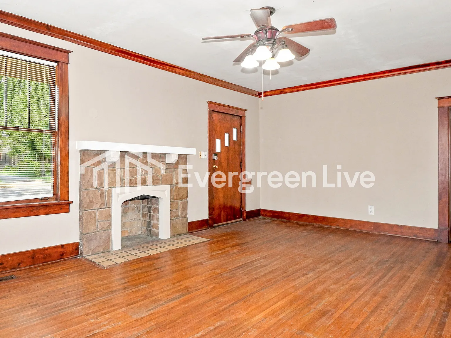 3 bed, 1.0 bath, 1710 sqft, $1,295 — Photo 3