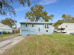 1032 Broadmore Ln, Liberty, MO 64068