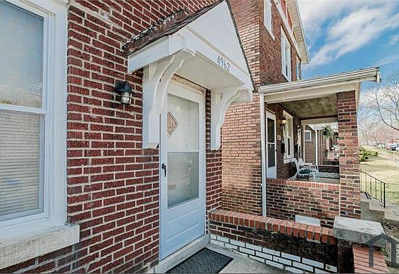 2nd image of 4962 Winona Ave #1