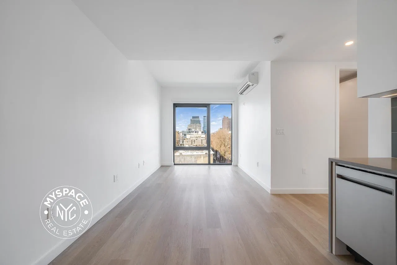527 Grand Ave — Photo 3