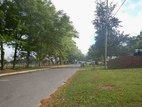 Exterior Neighborhood (street photo)