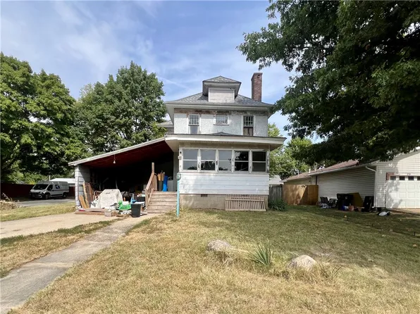 212 E Vine St, Villa Grove, IL 61956