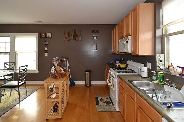 Gut Rehab 1 Bed, 1 Bath at Sawyer + Foster (Lincoln Square) — Photo 4