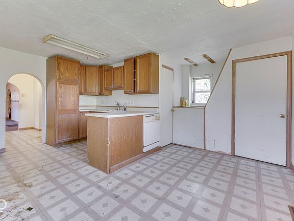 5th image of 256 W Gimber St