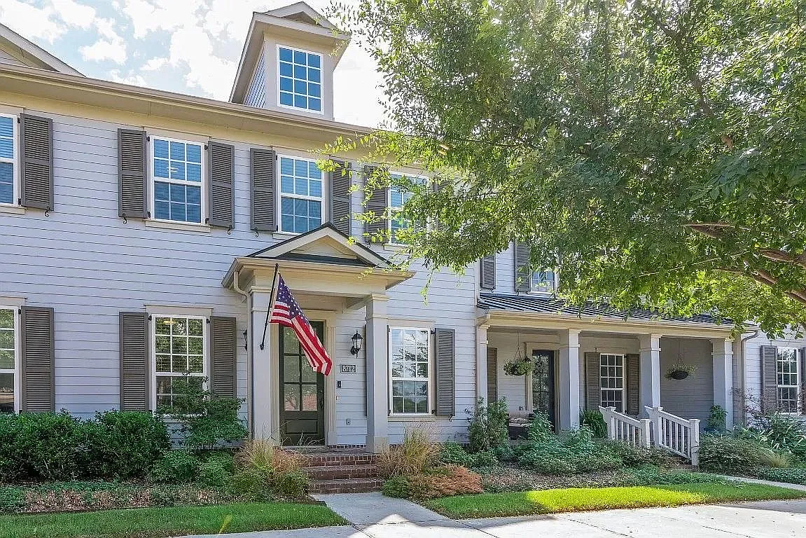 2 bed, 2.5 bath, 2027 sqft, $3,000 — Photo 1